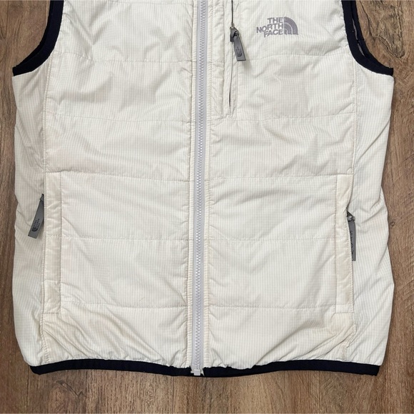 The North face Women’s Puffer Vest in‎ Ivory - Picture 4 of 11